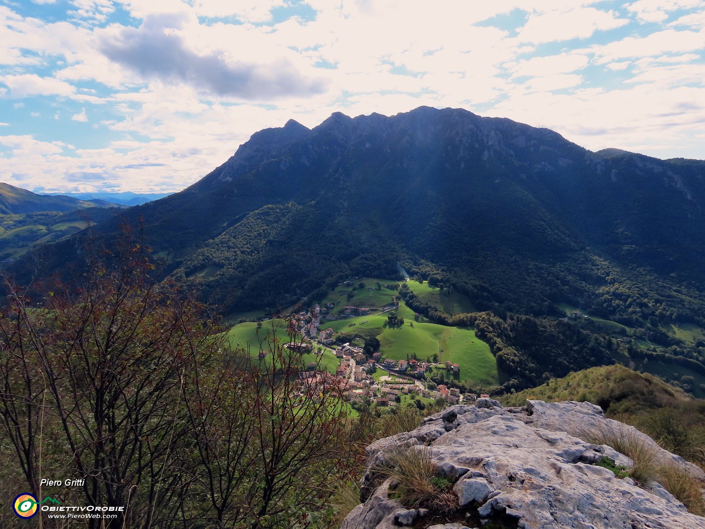 30 Alben con Valpiana vista dall'alto.JPG